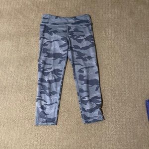 Grey camo chit chat athleta girls capri leggings